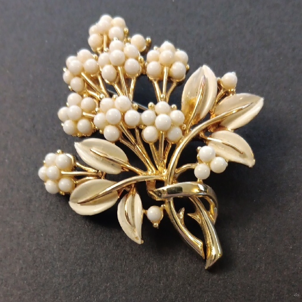 VTG Gorgeous Gold and Cream Floral Brooch